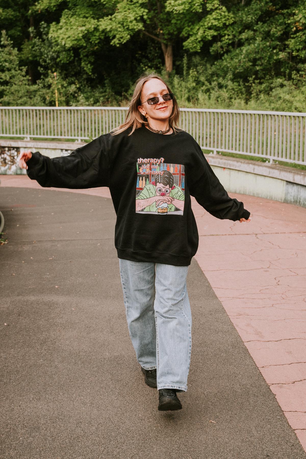 Therapie? Nur Ich & Whiskey – Klassischer Unisex Pullover